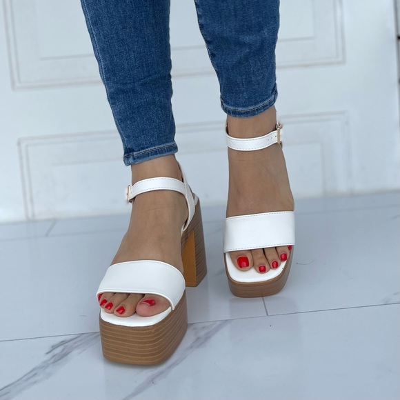 White heeled sandals - Picture 6 of 6